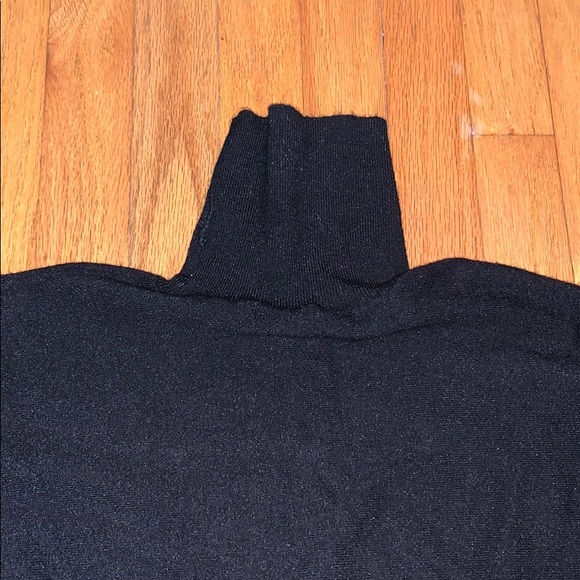 Turtle Neck sweater - Picture 2 of 2